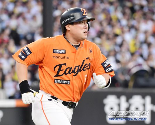 14일 대전 한화생명볼파크에서 열린 한화와 LG의 경기. 7회말 1사 2루. 1타점 2루타를 날린 한화 안치홍. 대전=송정헌 기자songs@sportschosun.com/2025.06.14/