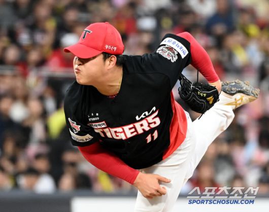 1일 수원KT위즈파크에서 열린 KIA와 KT의 경기, 8회말 KIA 조상우가 역투하고 있다. 수원=허상욱 기자wook@sportschosun.com/2025.06.01/