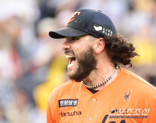 14일 대전 한화생명볼파크에서 열린 한화와 LG의 경기. 6회 박동원을 삼진 처리하며 이닝 종료 후 포효하는 한화 폰세. 대전=송정헌 기자songs@sportschosun.com/2025.06.14/