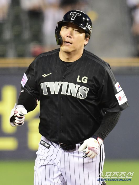 17일 잠실구장에서 열린 LG와 NC의 경기. 5회 NC 라일리 상대 투런홈런 날린 LG 김현수. 잠실=송정헌 기자songs@sportschosun.com/2025.06.17/