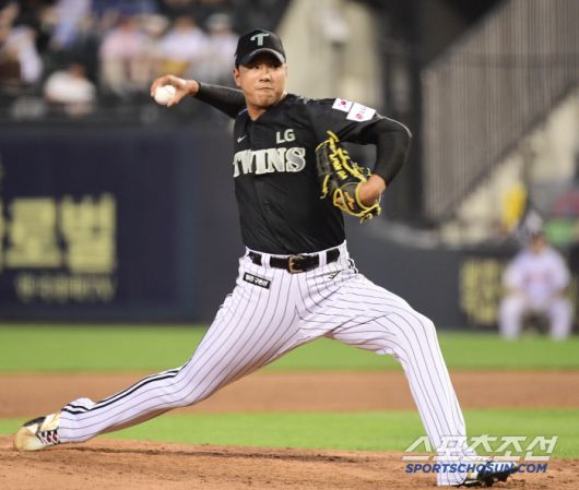 17일 잠실구장에서 열린 LG와 NC의 경기. 힘차게 투구하고 있는 LG 정우영. 잠실=송정헌 기자songs@sportschosun.com/2025.06.17/