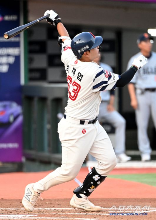 18일 부산 사직야구장에서 열린 한화와 롯데의 경기, 2회말 2사 1,2루 롯데 박재엽이 선제 3점홈런을 치고 있다. 부산=허상욱 기자wook@sportschosun.com/2025.06.18/