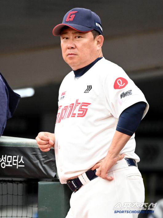 17일 부산 사직야구장에서 열린 한화와 롯데의 경기, 경기에 나선 롯데 김태형 감독. 부산=허상욱 기자wook@sportschosun.com/2025.06.17/