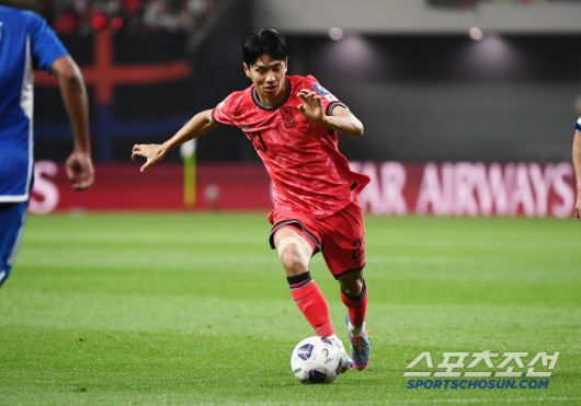 10일 서울월드컵경기장에서 열린 대한민국과 쿠웨이트의 2026년 북중미월드컵 아시아 3차예선 B조 최종전. 전진우가 공격하고 있다. 상암=정재근 기자 cjg@sportschosun.com/2025.6.10/