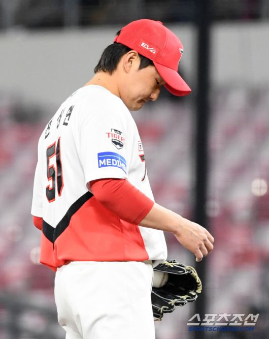 2일 광주 기아챔피언스필드에서 열린 KIA 타이거즈와 삼성 라이온즈의 경기. KIA 전상현이 숨을 고르고 있다. 광주=박재만 기자 pjm@sportschosun.com/2025.04.02/