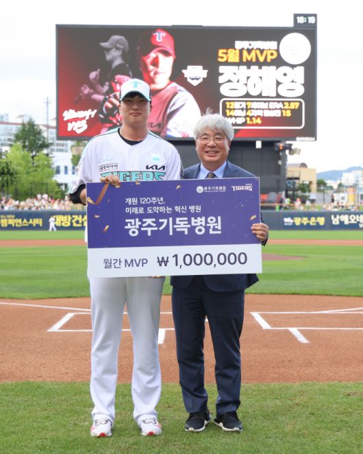 KIA 타이거즈 정해영(왼쪽). 사진제공=KIA 타이거즈