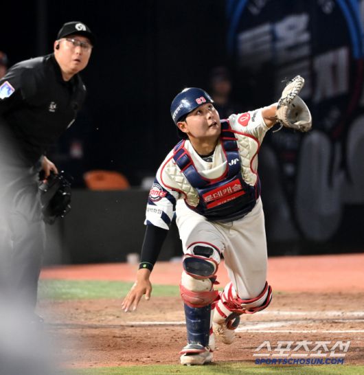 타구를 쫓는 박재엽