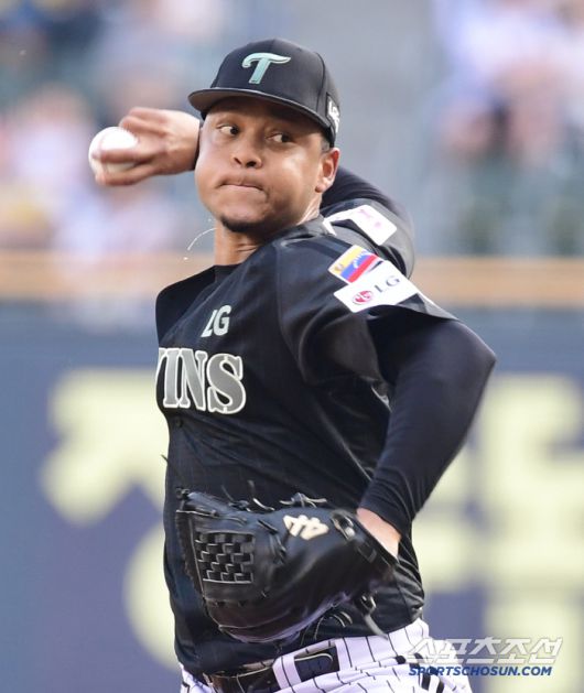 17일 잠실구장에서 열린 LG와 NC의 경기. 선발 투구하고 있는 LG 에르난데스. 잠실=송정헌 기자songs@sportschosun.com/2025.06.17/