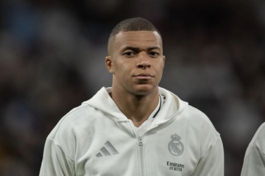 에이스의 갑작스러운 결장, 이유는 급성 위장염때문이었다.  사비 알론소 감독이 레알 마드리드 지휘봉을 잡고 치른 공식 데뷔전에서 승전보를 울리지 못했다. 골을 넣어줘야 할 에이스가 갑자기 병에 걸려 경기에 뛸 수 없게 된 탓이다. 레알 마드리드의 간판 골잡이 킬리안 음바페가 급성 위장염에 걸려버렸다. 병세가 가볍지 않아 언제 돌아오게 될 지도 불투명하다. 알론소 감독 입장에서는 초장부터 어딘가 단단히 꼬여버린 느낌일 듯 하다.  데일리스타 기사캡쳐