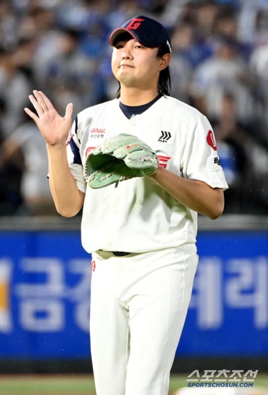 20일 부산 사직야구장에서 열린 삼성과 롯데의 경기, 8회초 투구를 마친 정철원이 기뻐하고 있다. 부산=허상욱 기자wook@sportschosun.com/2025.06.20/