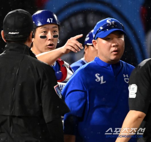 20일 부산 사직야구장에서 열린 삼성과 롯데의 경기, 8회말 1사 삼성 포수 강민호가 롯데 김민성의 삼진 후 차정구 1루심에게 격렬한 항의를 하고 있다. 부산=허상욱 기자wook@sportschosun.com/2025.06.20/