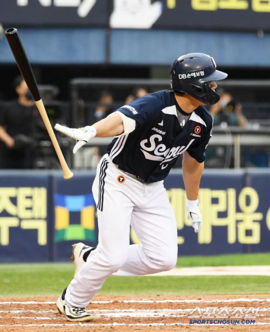 21일 잠실구장에서 열린 LG 트윈스와 두산 베어스의 경기. 6회초 1사 1,3루 두산 오명진이 적시타를 날리고 있다. 잠실=박재만 기자 pjm@sportschosun.com/2025.06.21/