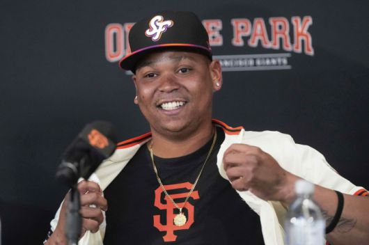 San Francisco Giants' Rafael Devers speaks at a news conference before a baseball game against the Cleveland Guardians in San Francisco, Tuesday, June 17, 2025. (AP Photo/Jeff Chiu)        <저작권자(c) 연합뉴스, 무단 전재-재배포, AI 학습 및 활용 금지>