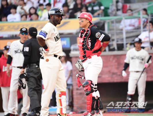 22일 인천 SSG랜더스필드에서 열린 SSG와 KIA의 경기. 7회말 타석에서 불만을 나타내는 SSG 에레디아. 인천=송정헌 기자songs@sportschosun.com/2025.06.22/