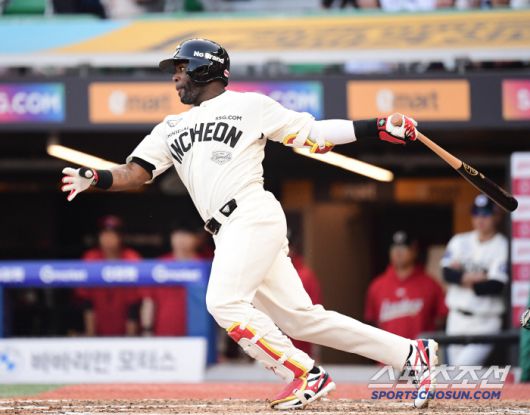 22일 인천 SSG랜더스필드에서 열린 SSG와 KIA의 경기. 7회말 안타를 날리고 있는 SSG 에레디아. 인천=송정헌 기자songs@sportschosun.com/2025.06.22/