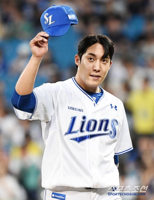 17일 대구 라이온즈파크에서 열린 두산-삼성전. 원태인이 7이닝 무실점 역투를 펼치 후 관중석을 향해 인사하고 있다. 대구=정재근 기자 cjg@sportschosun.com/2025.6.17/