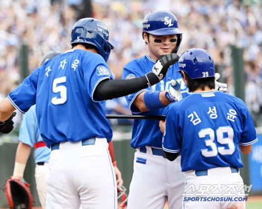 22일 부산 사직야구장에서 열린 삼성과 롯데의 경기, 1회초 2사 1,3루 삼성 박병호가 선제 3점홈런을 치고 기쁨을 나누고 있다. 부산=허상욱 기자wook@sportschosun.com/2025.06.22/