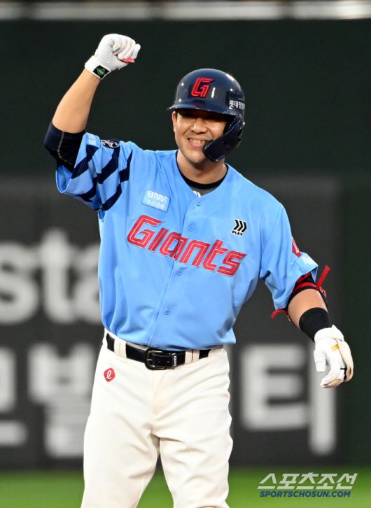 22일 부산 사직야구장에서 열린 삼성과 롯데의 경기, 7회말 1사 만루 롯데 김민성이 역전 3타점 2루타를 치고 있다. 부산=허상욱 기자wook@sportschosun.com/2025.06.22/