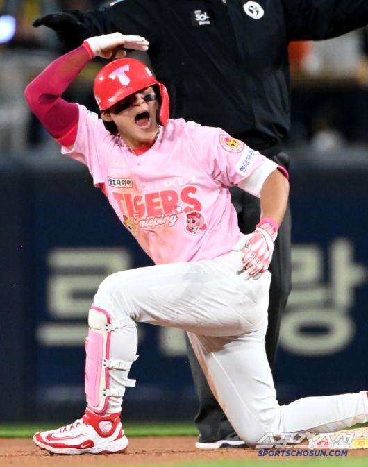 2일 광주KIA챔피언스필드에서 열린 한화와 KIA의 경기, 10회말 KIA 김도영이 2루타를 치고 환호 하고 있다. 광주=허상욱 기자wook@sportschosun.com/2025.05.02/