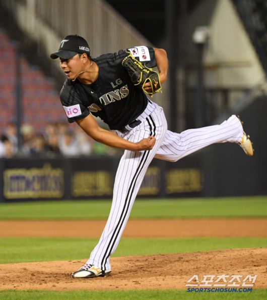 19일 잠실구장에서 열린 LG 트윈스와 NC 다이노스의 경기. LG 정우영이 역투하고 있다. 잠실=박재만 기자 pjm@sportschosun.com/2025.06.19/