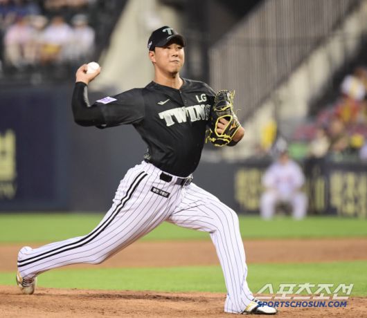 17일 잠실구장에서 열린 LG와 NC의 경기. 힘차게 투구하고 있는 LG 정우영. 잠실=송정헌 기자songs@sportschosun.com/2025.06.17/