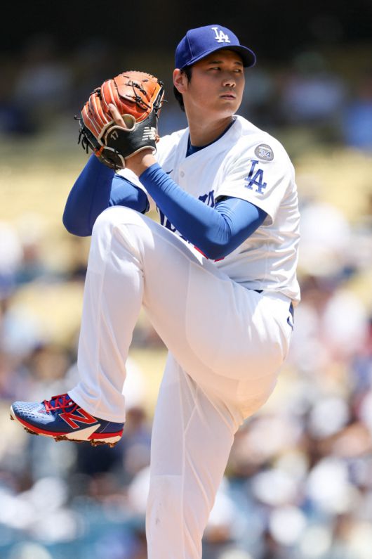 Jun 22, 2025; Los Angeles, California, USA; Los Angeles Dodgers two?way player Shohei Ohtani (17) pitches the ball during the first inning against Washington Nationals at Dodger Stadium. Mandatory Credit: Kiyoshi Mio-Imagn Images        <저작권자(c) 연합뉴스, 무단 전재-재배포, AI 학습 및 활용 금지>