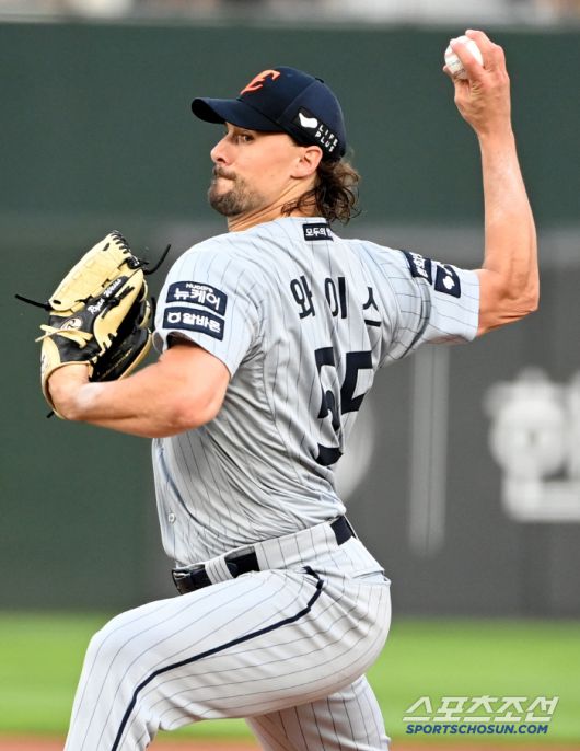 17일 부산 사직야구장에서 열린 한화와 롯데의 경기, 한화 선발투수 와이스가 역투하고 있다. 부산=허상욱 기자wook@sportschosun.com/2025.06.17/