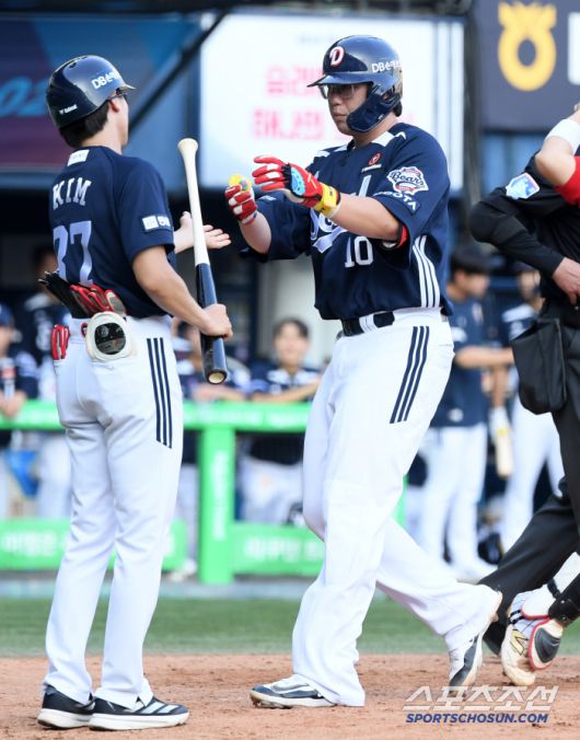 22일 잠실구장에서 열린 LG 트윈스와 두산 베어스의 경기. 5회초 두산 김민혁이 솔로포를 날린 뒤 환호하고 있다. 잠실=박재만 기자 pjm@sportschosun.com/2025.06.22/