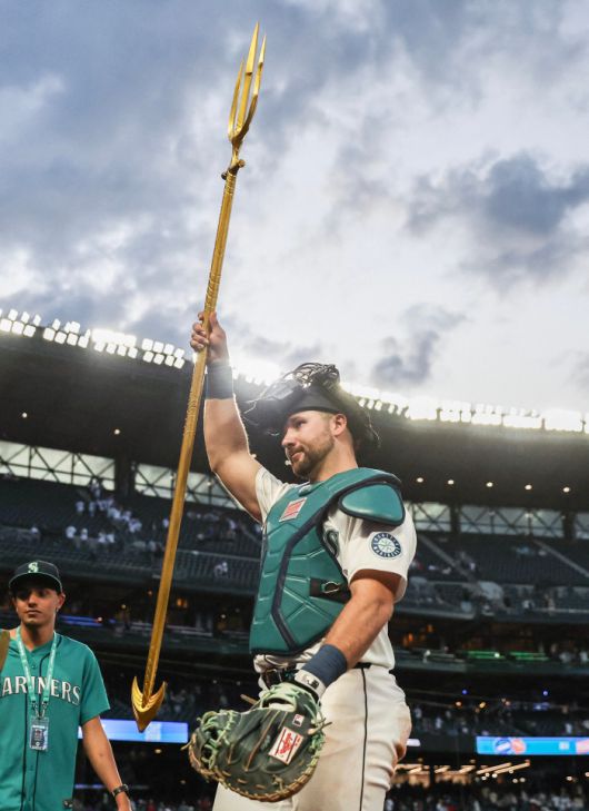 시애틀 매리너스는 홈런이 터지거나 팀 승리를 확정지을 때 삼지창 세리머리는 펼친다. AFP연합뉴스