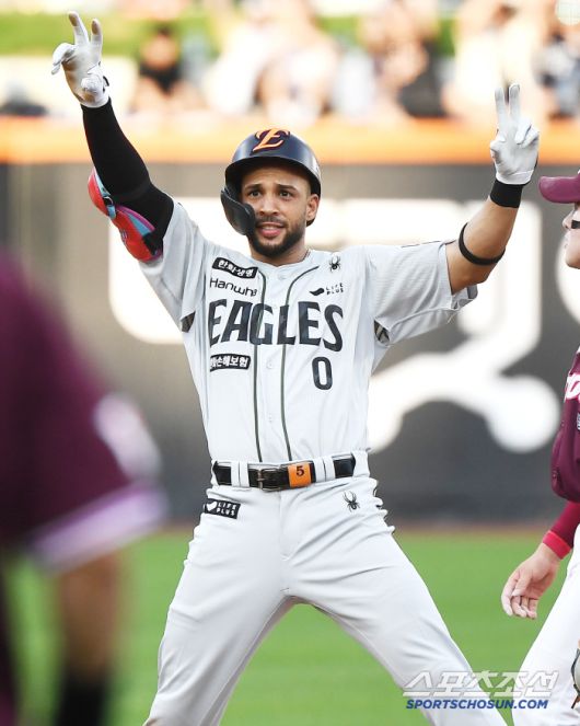 22일 대전 한화생명볼파크에서 열린 키움-한화전. 5회말 2사 3루 리베라토가 1타점 2루타를 친 후 환호하고 있다. 대전=정재근 기자 cjg@sportschosun.com/2025.6.22/