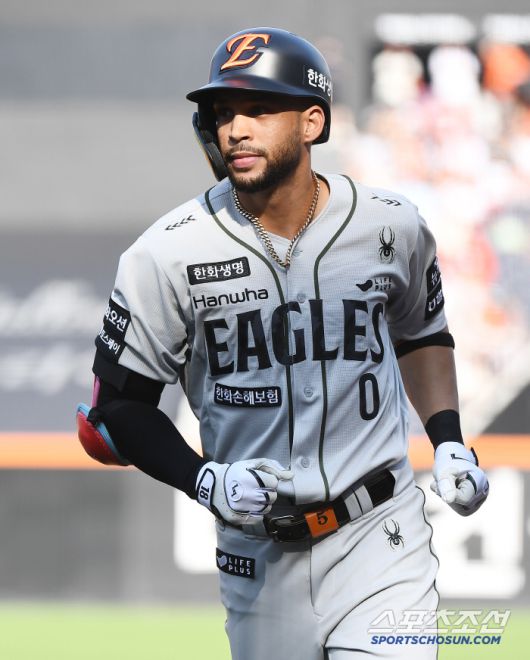 22일 대전 한화생명볼파크에서 열린 키움-한화전. 1회말 1사 리베라토가 중견수 플라이로 아웃되고 있다. 대전=정재근 기자 cjg@sportschosun.com/2025.6.22/