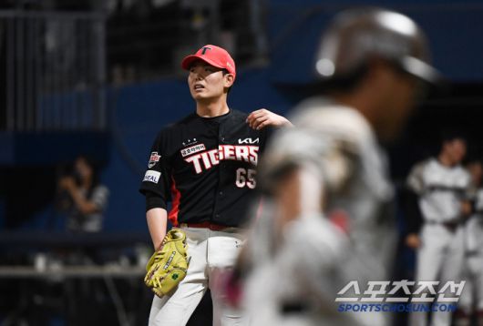 24일 서울 고척스카이돔에서 열린 KIA-키움전. 6회말 1사 1, 2루 성영탁이 등판했지만 임지열에게 스리런포를 허용하고 있다. 고척=정재근 기자 cjg@sportschosun.com/2025.6.24/