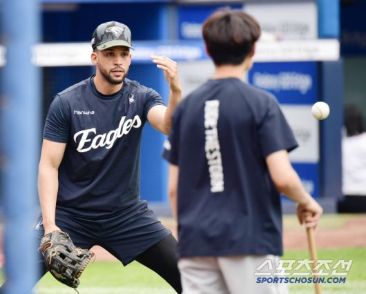 수비 훈련을 하고 있는 리베라토.