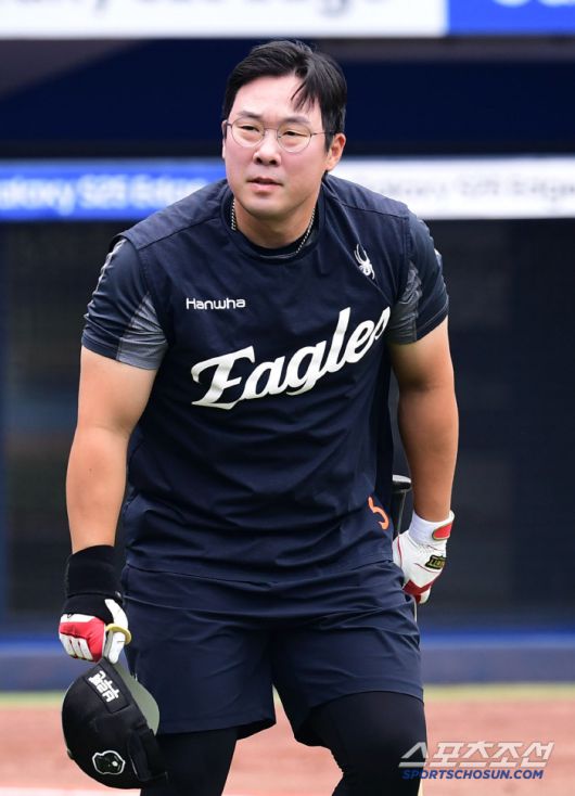 6번 지명타자로 나서는 안치홍.