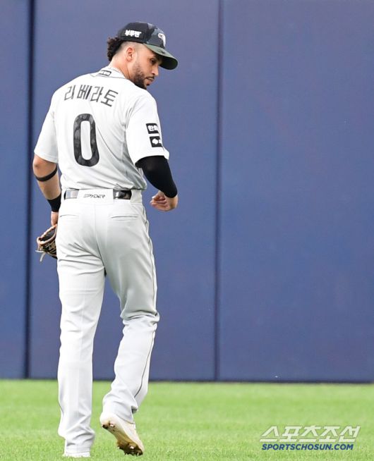 25일 대구 삼성라이온즈파크에서 열린 삼성과 한화의 경기. 1회 수비 실책으로 선취점을 내준 한화 중견수 리베라토. 대구=송정헌 기자songs@sportschosun.com/2025.06.25/