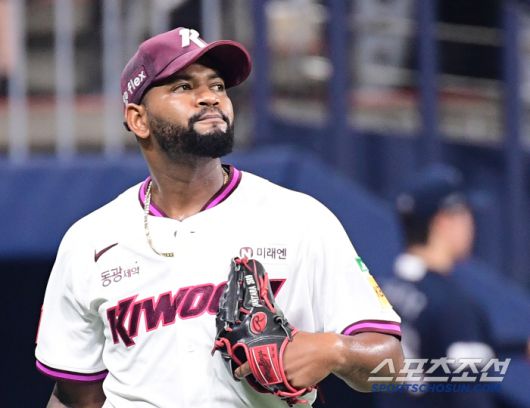 1일 고척돔에서 열린 KBO리그 키움과 두산의 경기. 1회 투구를 무실점으로 마친 키움 선발 알칸타라. 고척=송정헌 기자songs@sportschosun.com/2025.06.01/