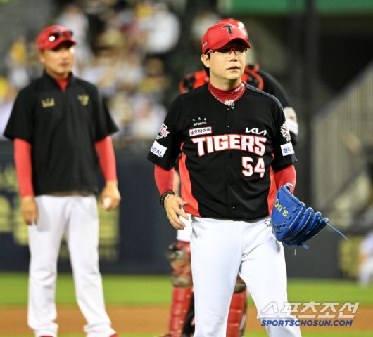 27일 잠실야구장에서 열린 KIA와 LG의 경기, 6회말 양현종이 박동원에 역전 3점홈런을 내준 뒤 마운드를 내려가다 멈춰서고 있다. 잠실=허상욱 기자wook@sportschosun.com/2025.06.27/