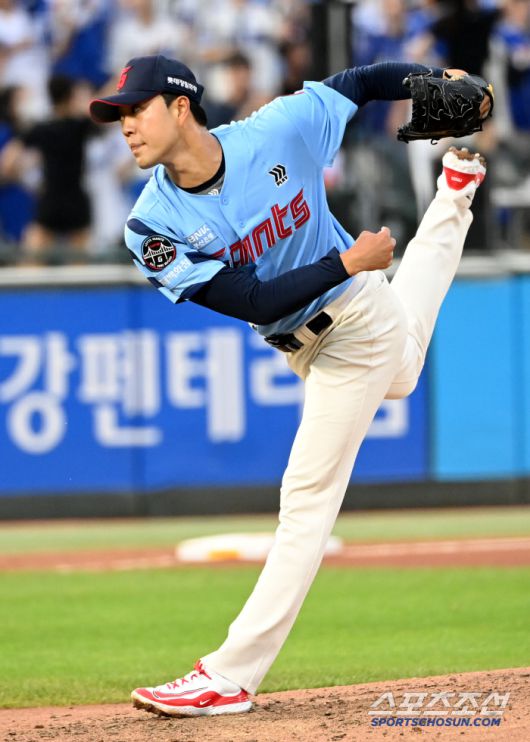 22일 부산 사직야구장에서 열린 삼성과 롯데의 경기, 7회초 롯데 윤성빈이 역투하고 있다. 부산=허상욱 기자wook@sportschosun.com/2025.06.22/