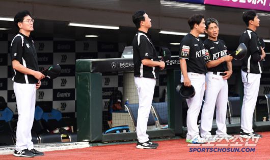 27일 부산 사직구장에서 열린 롯데와 KT의 경기. 이종범 코치 빠진 KT 코치진. 부산=송정헌 기자songs@sportschosun.com/2025.06.27/