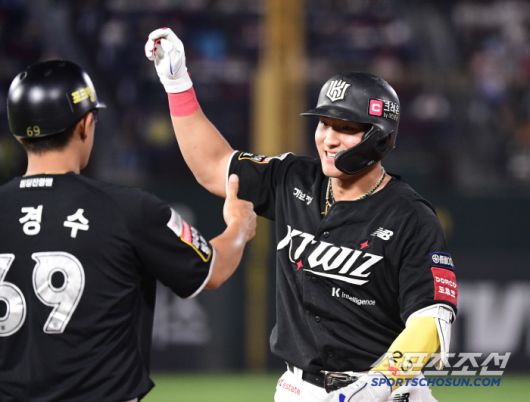 7회 1타점 적시타 날린 KT 안현민.