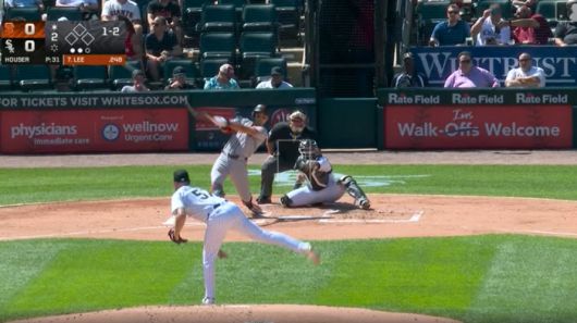 29일 시카고 화이트삭스와의 원정경기에서 샌프란시스코 자이언츠 7번 타자로 나온 이정후가 2회초 2사 후 첫 타석 때 상대 투수의 체인지업을 정확히 받아치고 있다. 힘이 실린 타구는 총알처럼 우중간 외야로 뻗었다. MLBTV 중계화면 캡쳐