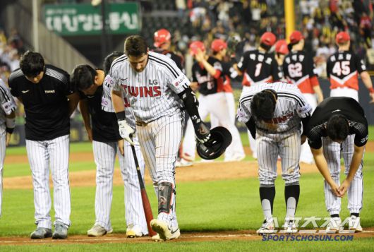 필요한 순간 한방을 터뜨려줘야 하는 외국인 타자 오스틴 부진이 길어지고 있다.