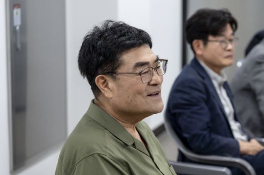 2025 삼척 전국3대3농구대회 1차가 27일부터 29일까지 삼척 다목적체육관에서 열렸다. 28일 개회식에 참석한 박상수 삼척시장이 인터뷰를 진행하고 있다. KOREA3X3 제공