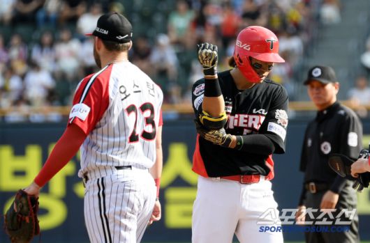 29일 잠실구장에서 열린 LG 트윈스와 KIA 타이거즈의 경기. KIA 고종욱이 안타를 날린 뒤 환호하고 있다. 잠실=박재만 기자 pjm@sportschosun.com/2025.06.29/