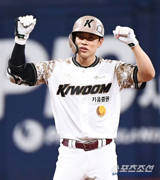 26일 서울 고척스카이돔에서 열린 KIA-키움전. 5회말 1사 1, 2루 송성문이 1타점 2루타를 친 후 기뻐하고 있다. 고척=정재근 기자 cjg@sportschosun.com/2025.6.26/