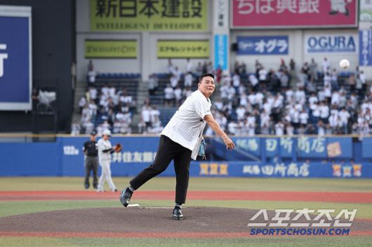 지바 롯데 응원단은 김태균 응원가를 부르며 환대했다. 김태균은 "15년이 지났는데도 기억해 주서셔 감사한다"고 인사했다. 사진출처=지바 롯데 마린즈