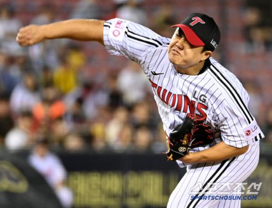 11일 잠실야구장에서 열린 SSG와 LG의 경기, LG 장현식이 역투하고 있다. 잠실=허상욱 기자wook@sportschosun.com/2025.06.11/