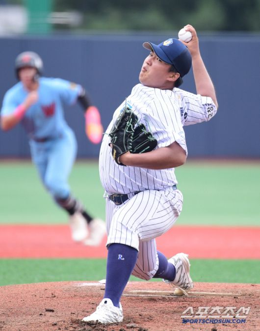3일 서울 신월구장에서 열린 제80회 청룡기 고교야구선수권 대회 및 주말리그 왕중왕전 휘문고-전북인공지능고 경기. 선발 투구하고 있는 전북인공지능고 양동민. 신월동=송정헌 기자songs@sportschosun.com/2025.07.03/