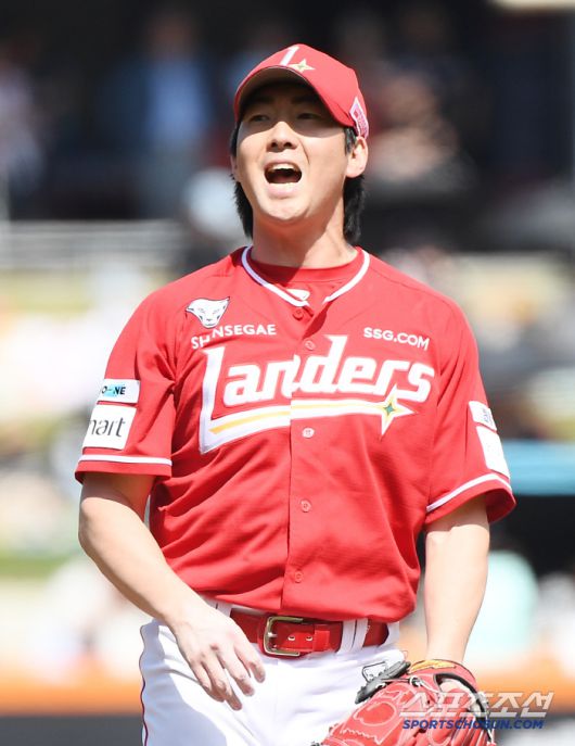 18일 대전 한화생명볼파크에서 열린 SSG-한화전. 선발투수 문승원이 볼판정에 아쉬워하고 있다. 대전=정재근 기자 cjg@sportschosun.com/2025..5.18/