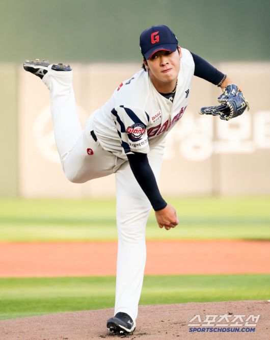 3일 부산 사직구장에서 열린 롯데 자이언츠와 LG 트윈스의 경기. 롯데 이민석이 역투하고 있다. 부산=박재만 기자 pjm@sportschosun.com/2025.07.03/